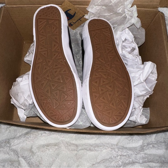 Champion Prowlers Sneakers - Picture 2 of 5